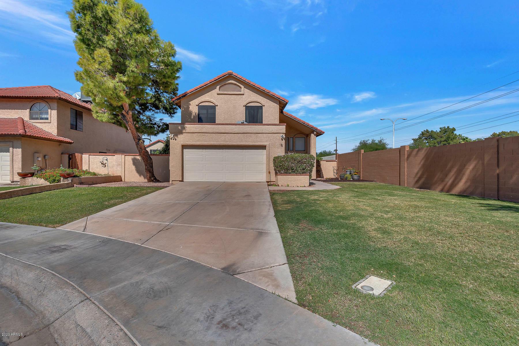 Property Photo:  964 E Manor Drive  AZ 85225 