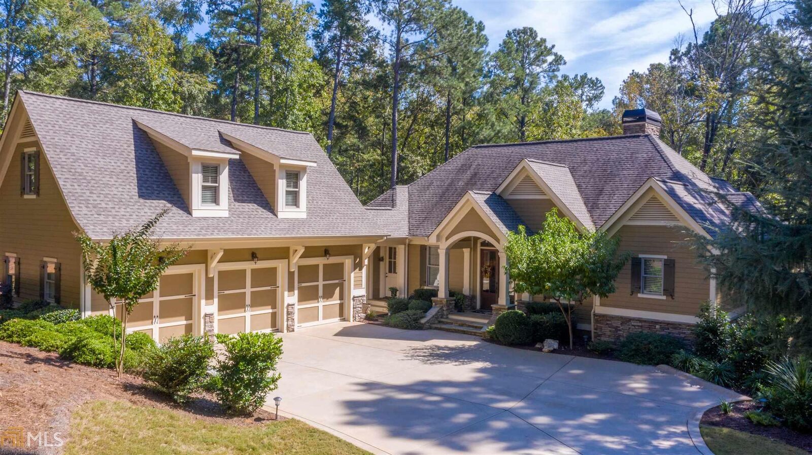 Property Photo: 1010 Jones Bluff Ct GA 30642
