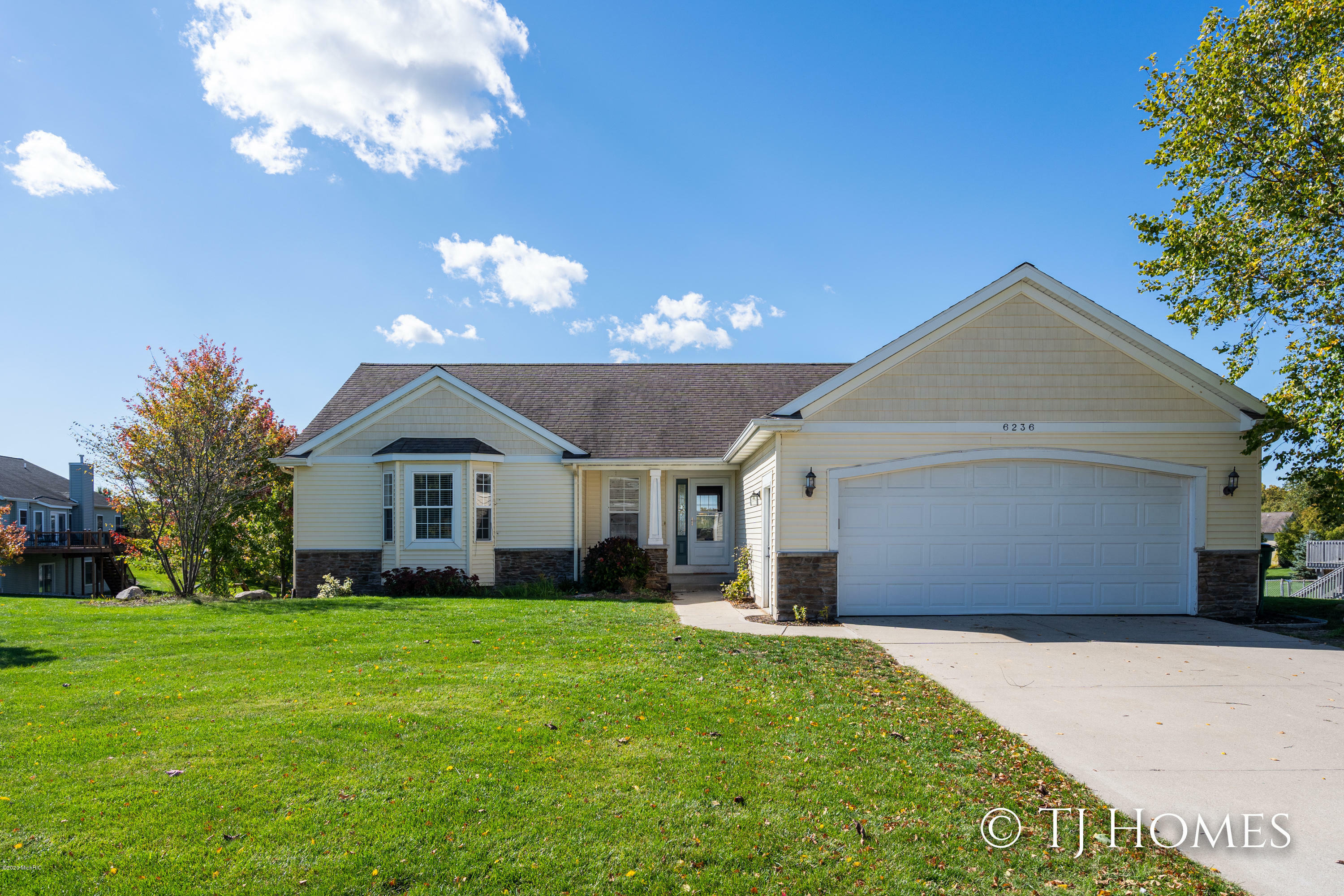 Property Photo:  6236 Wilken Drive SE  MI 49316 