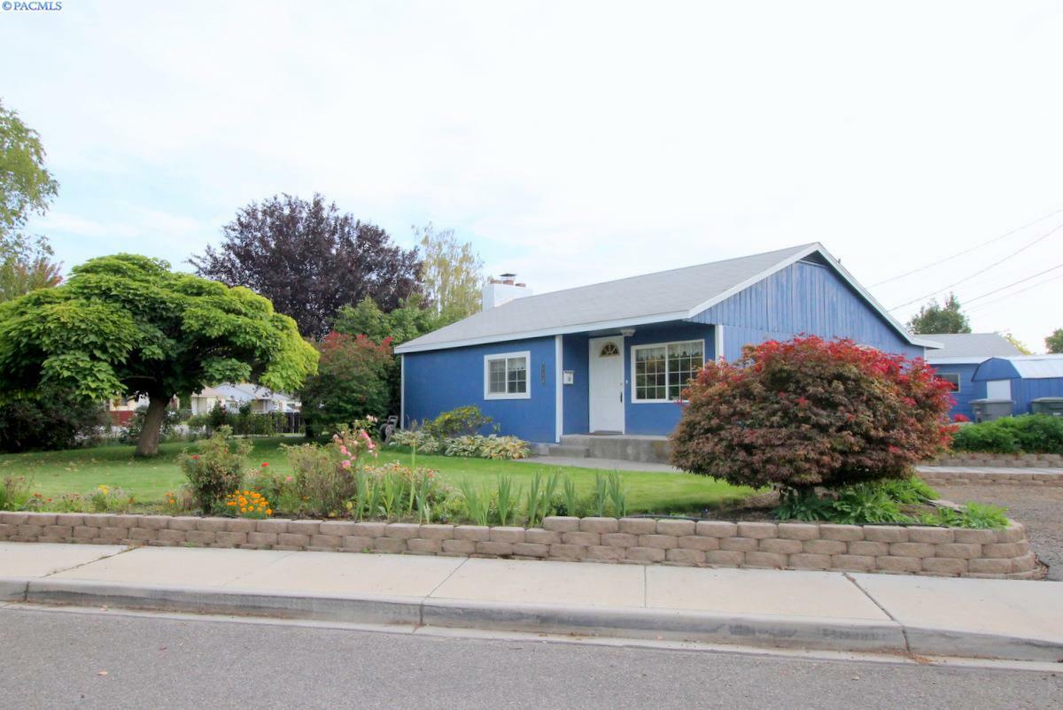 Property Photo:  1119 Sanford Ave  WA 99354 