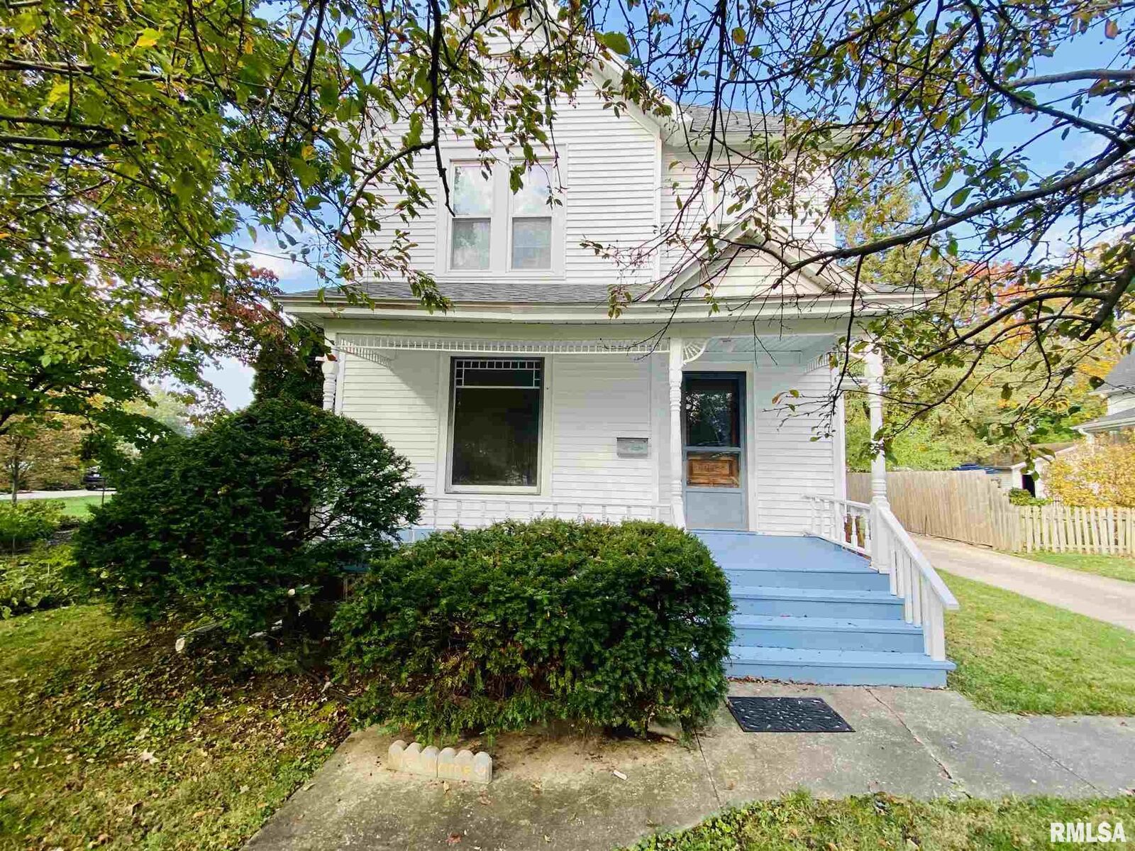 Property Photo: 922 N Academy IL 61401