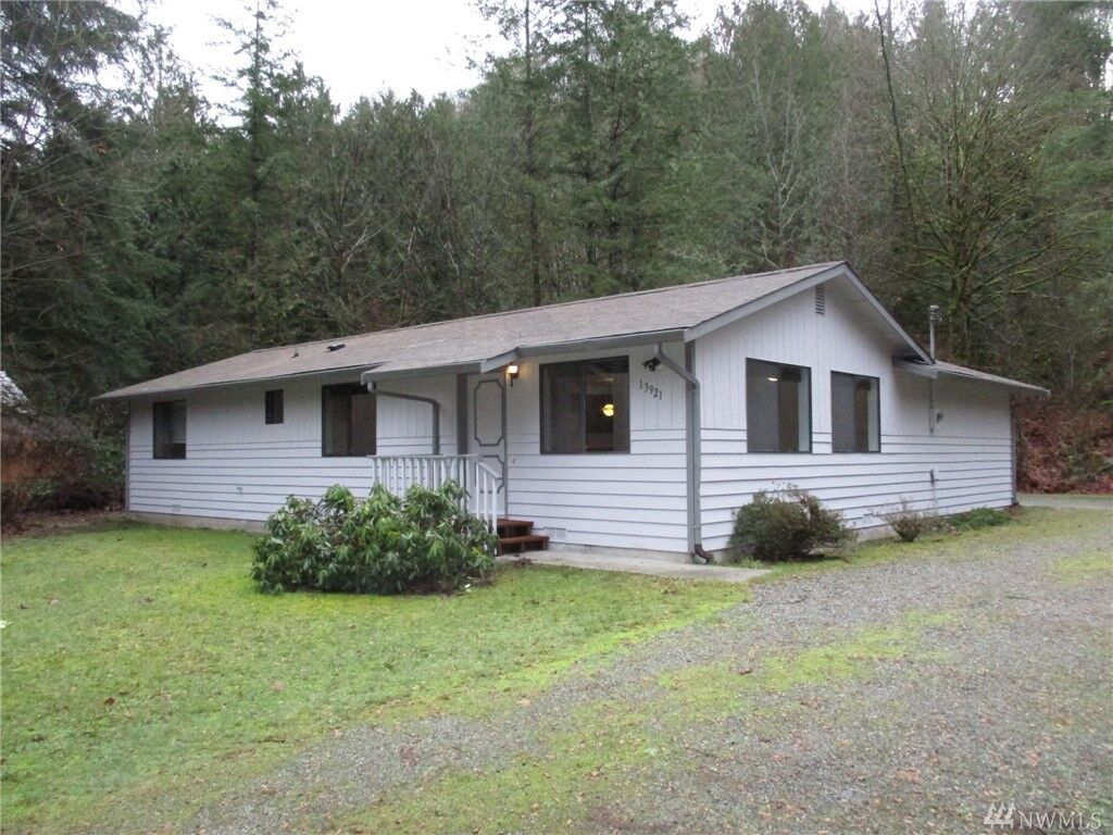 Property Photo:  13921 217th Ave SE  WA 98027 