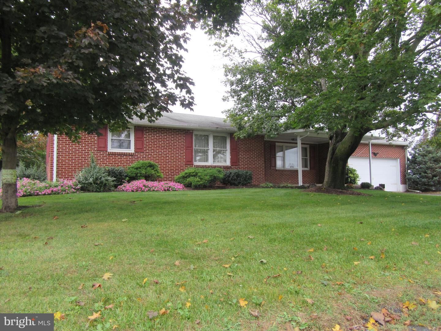 Property Photo: 525 W Washington Avenue PA 17067