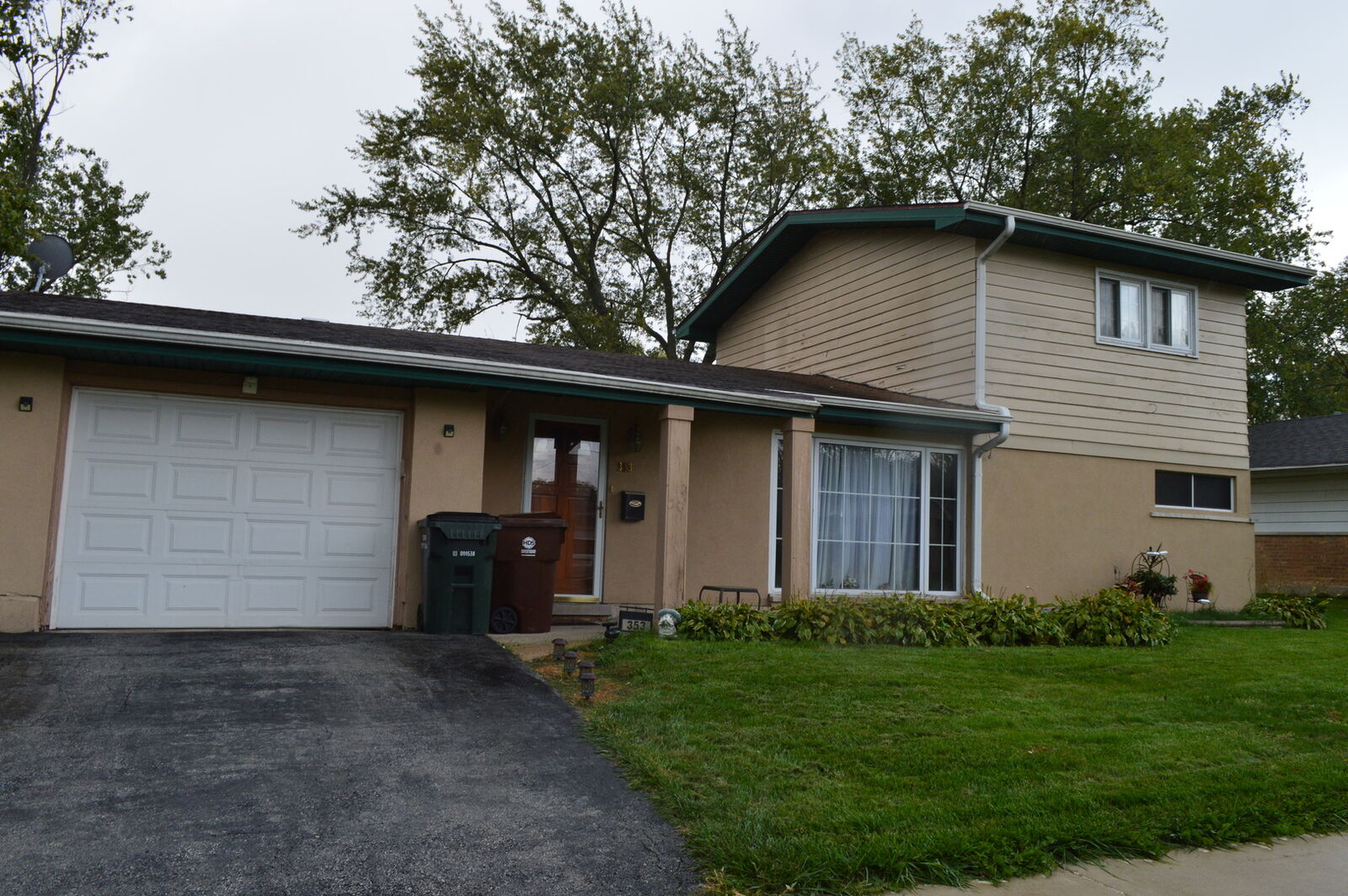 Property Photo:  353 Wilshire Street  IL 60466 