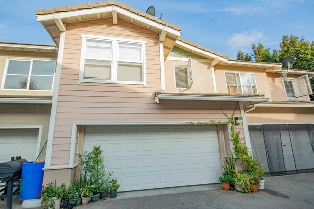 Property Photo:  252 E 7th Street  CA 93030 