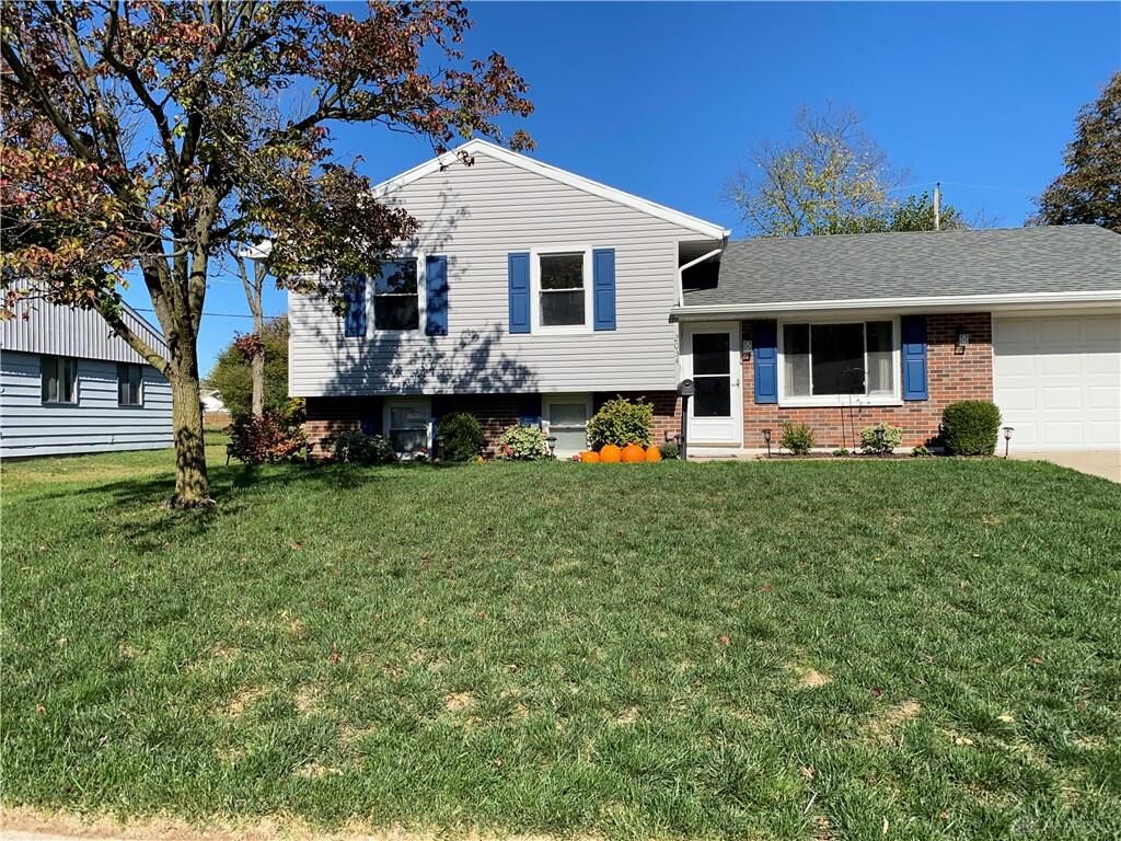 Property Photo: 2034 Wimbledon Street OH 45385