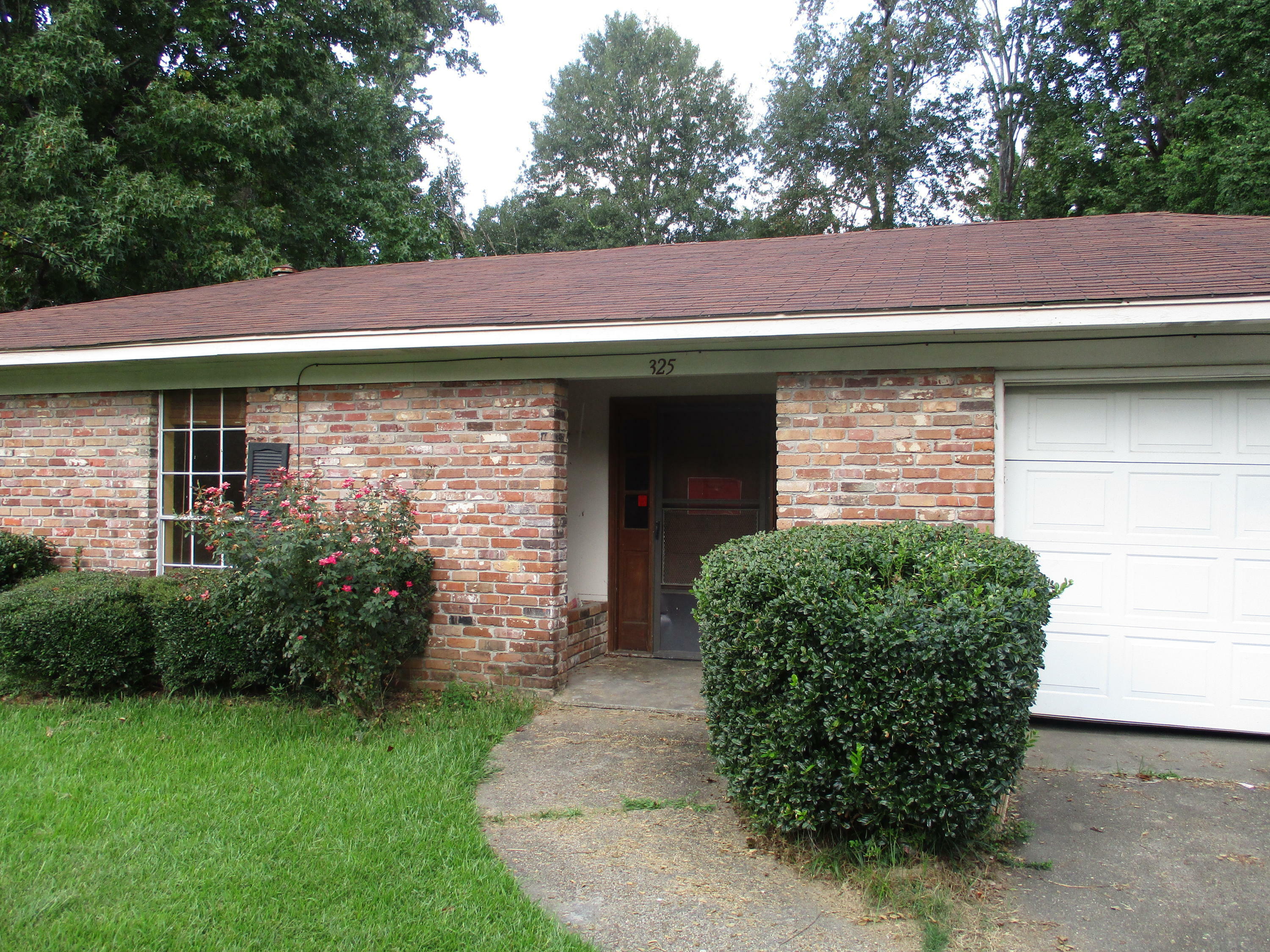 Property Photo:  325 Emerson Dr.  MS 39401 