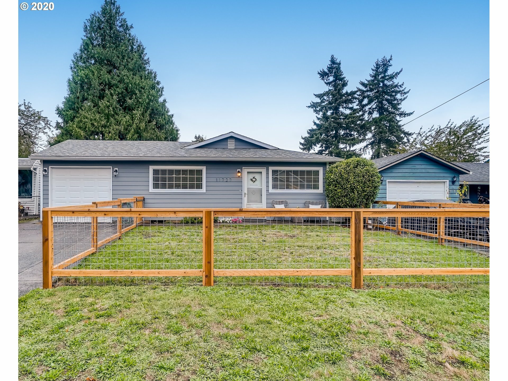 Property Photo:  11727 SE Alder St  OR 97216 