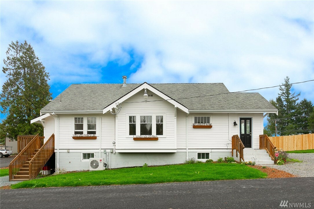 Property Photo: 2428 Thornton St WA 98248