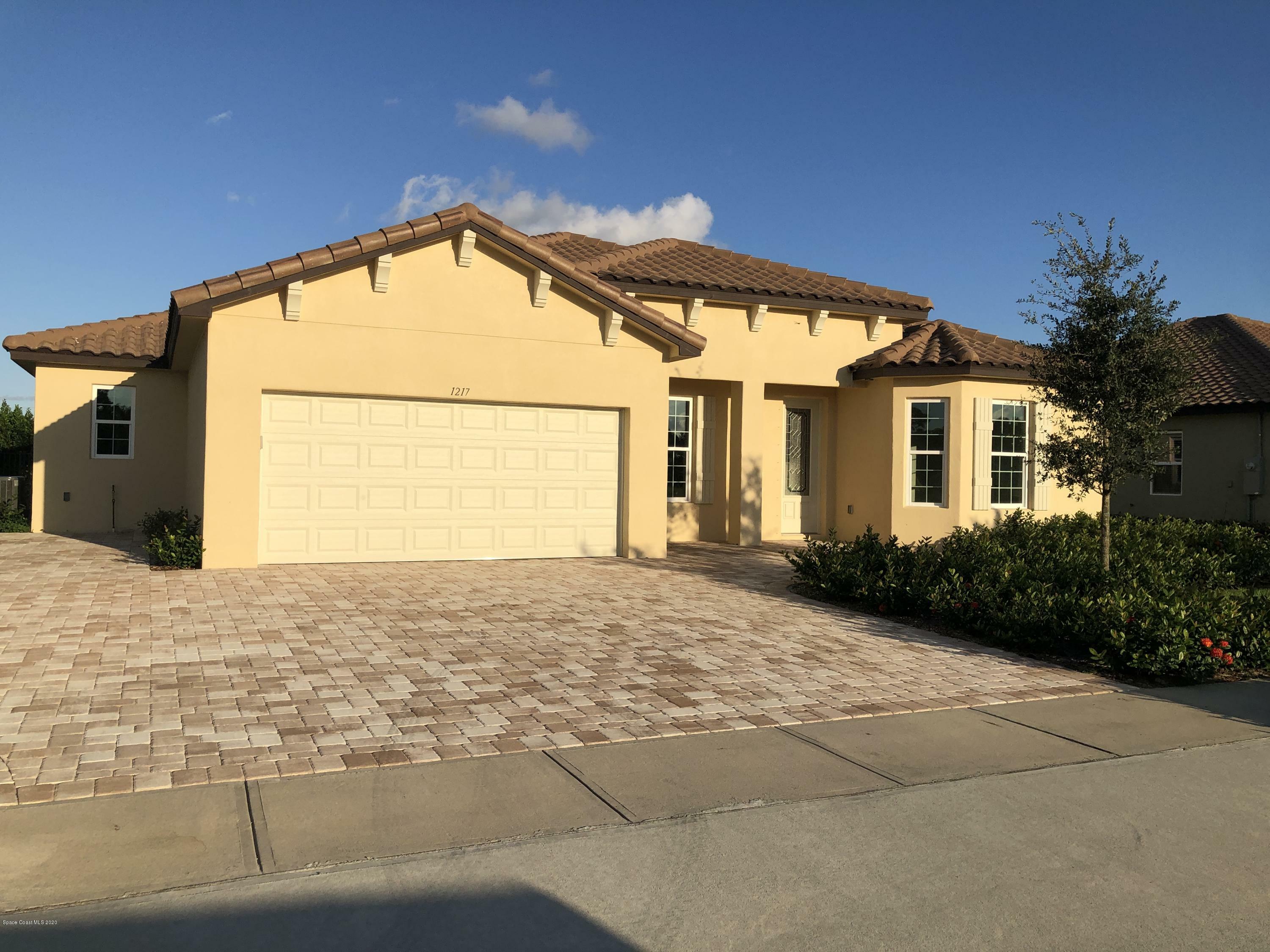 Property Photo: 1217 Fulton Circle FL 32780