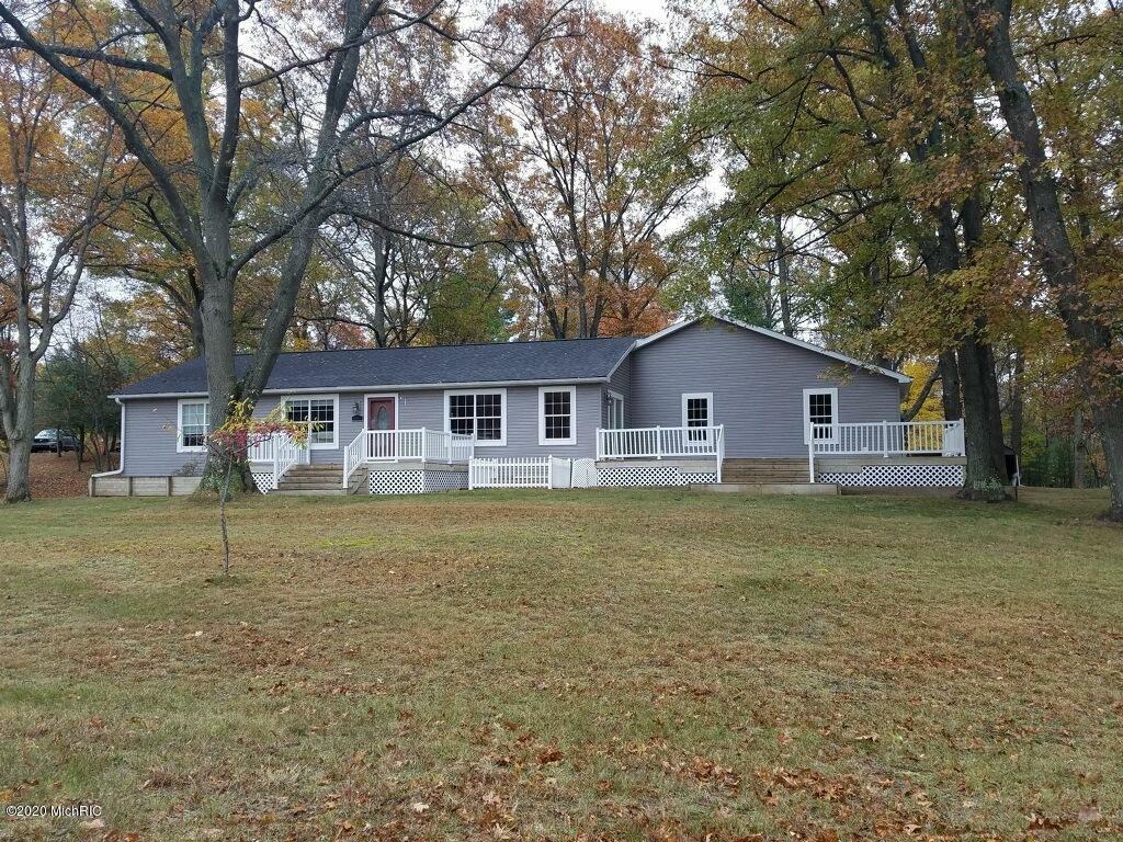 5851 Bryant Street  Pentwater MI 49449 photo