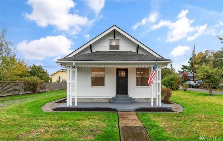 Property Photo: 124 S 9th St WA 98274