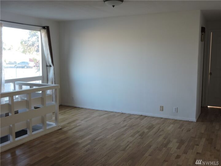 Property Photo: 817 3rd Ave SE WA 98848