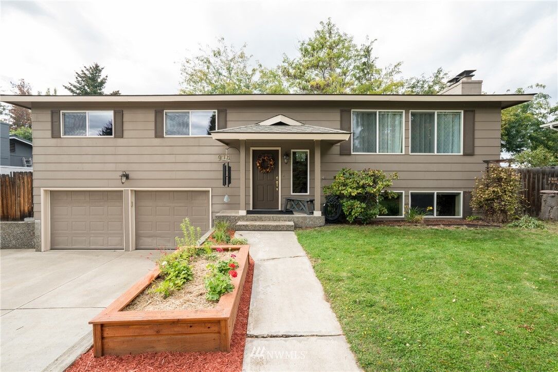 Property Photo:  916 N Jennifer Lane  WA 98802 