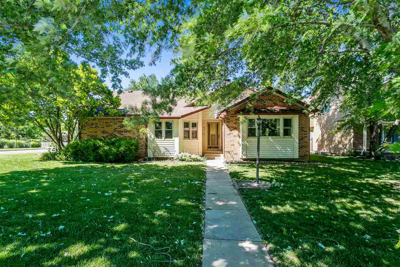 Property Photo:  2049 S Cypress Ct  KS 67207 