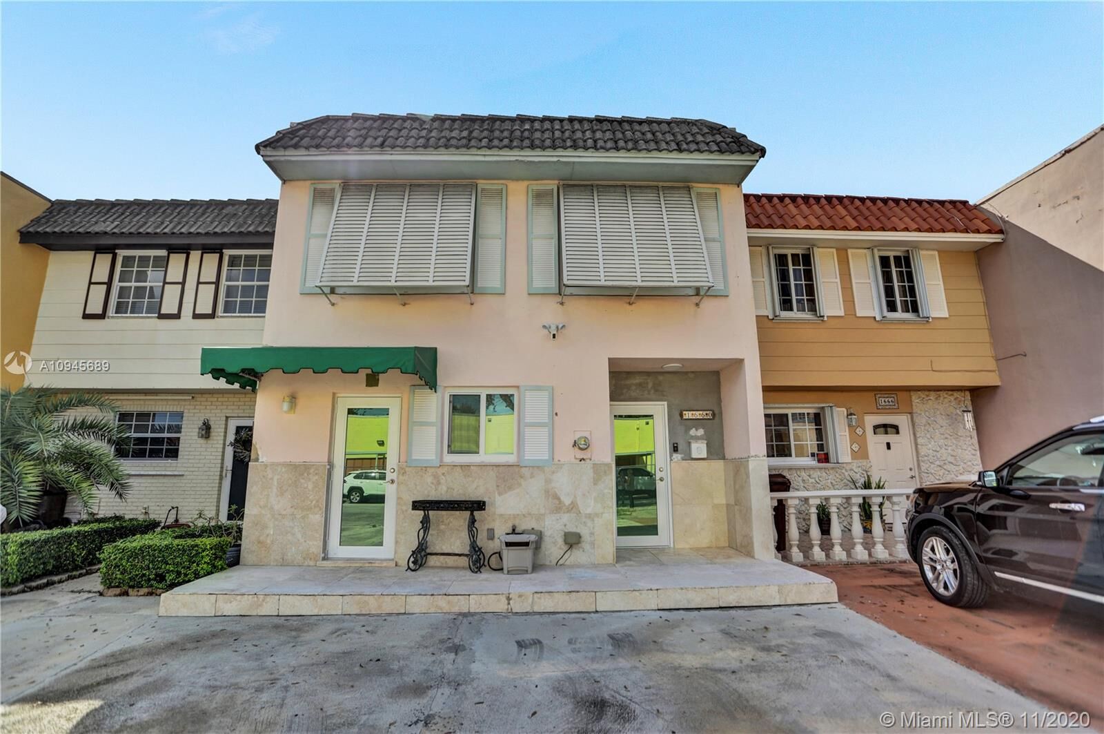 Property Photo: 1660 W 74th St FL 33014