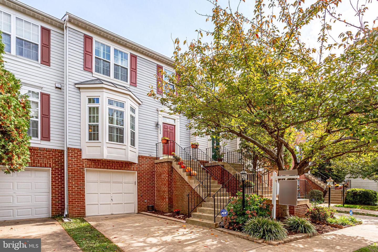 Property Photo: 20858 Butterwood Falls Terrace VA 20165