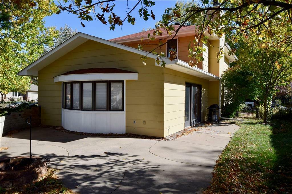 Property Photo:  810 NW Logan Street  IA 50023 