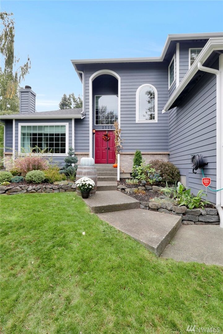 Property Photo: 2525 106th Ave E WA 98372