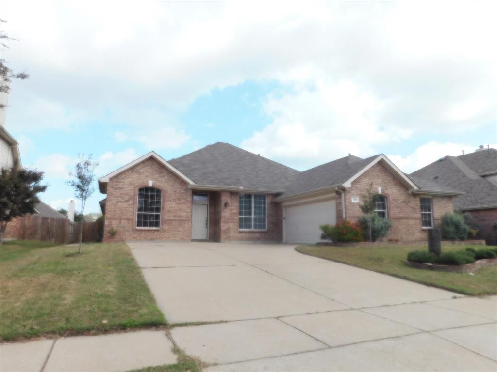 Property Photo:  1016 Fleetwood Cove Drive  TX 75052 