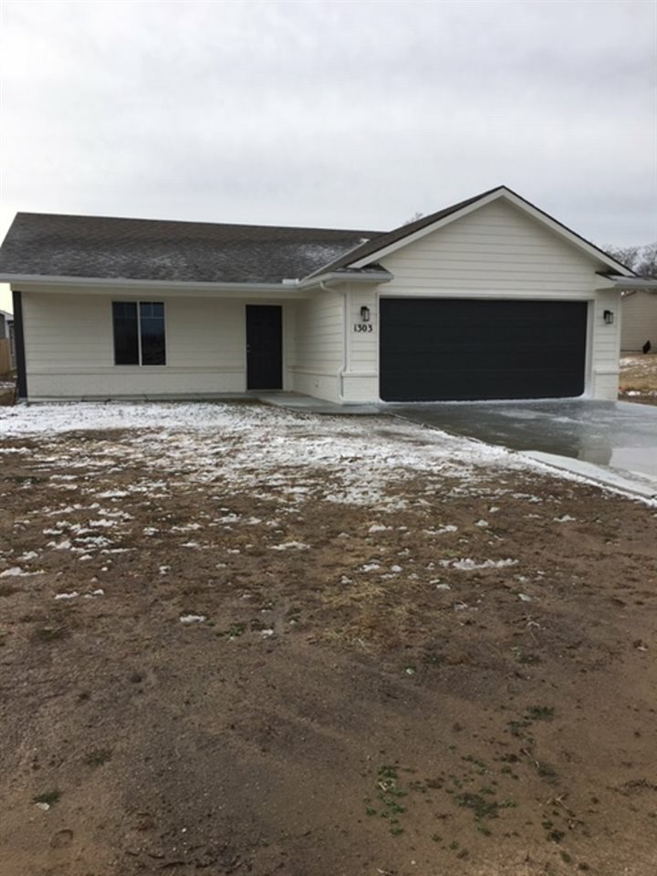 Property Photo: 1303 E Maywood KS 67216