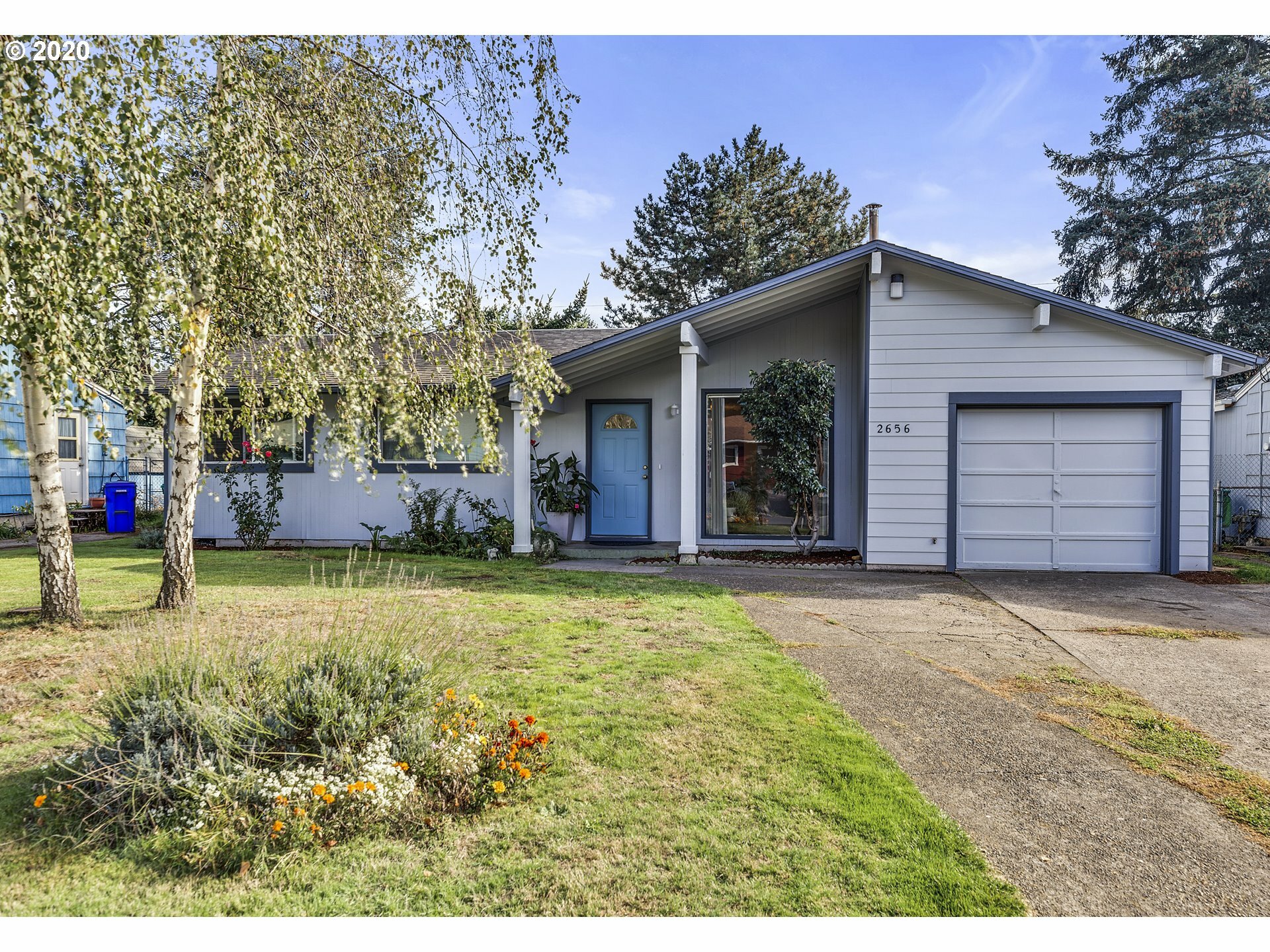 Property Photo:  2656 SE 176th Pl  OR 97236 