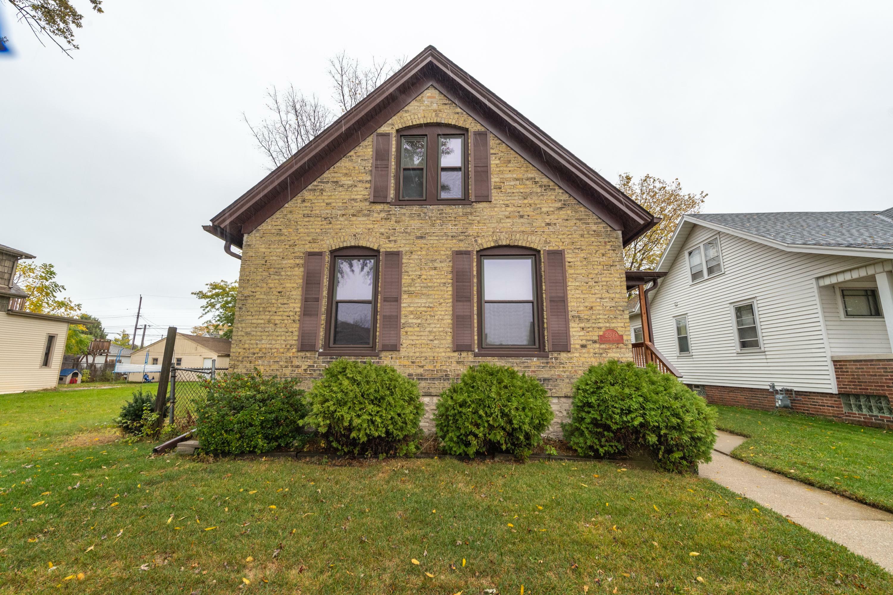 Property Photo:  2209 Superior St  WI 53402 