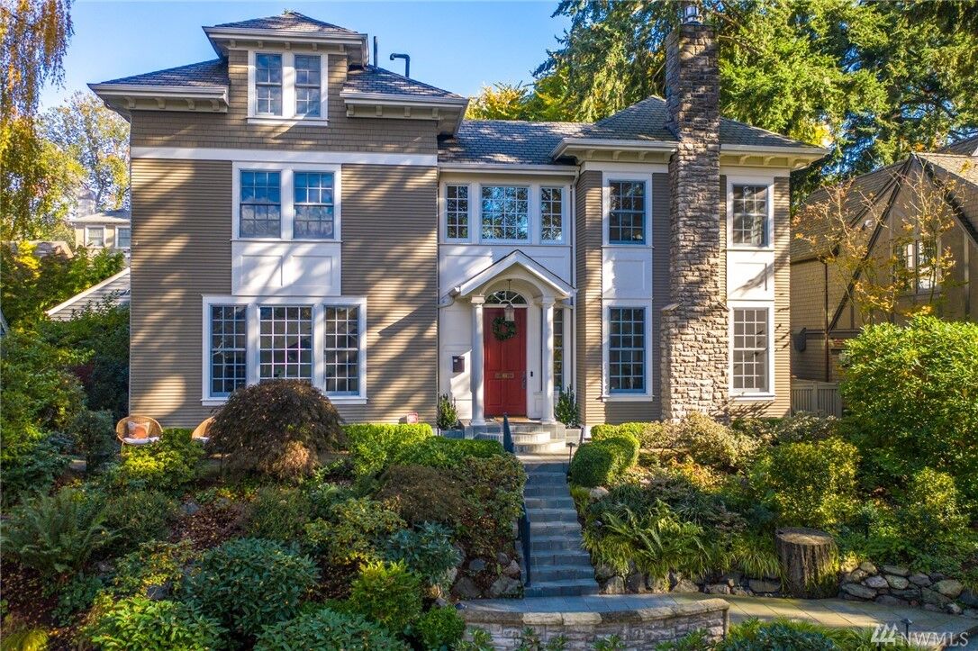 Property Photo:  814 33rd Ave E  WA 98112 