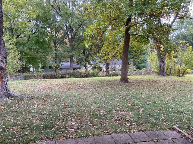 Property Photo:  4847 NE Chouteau Drive  MO 64119 