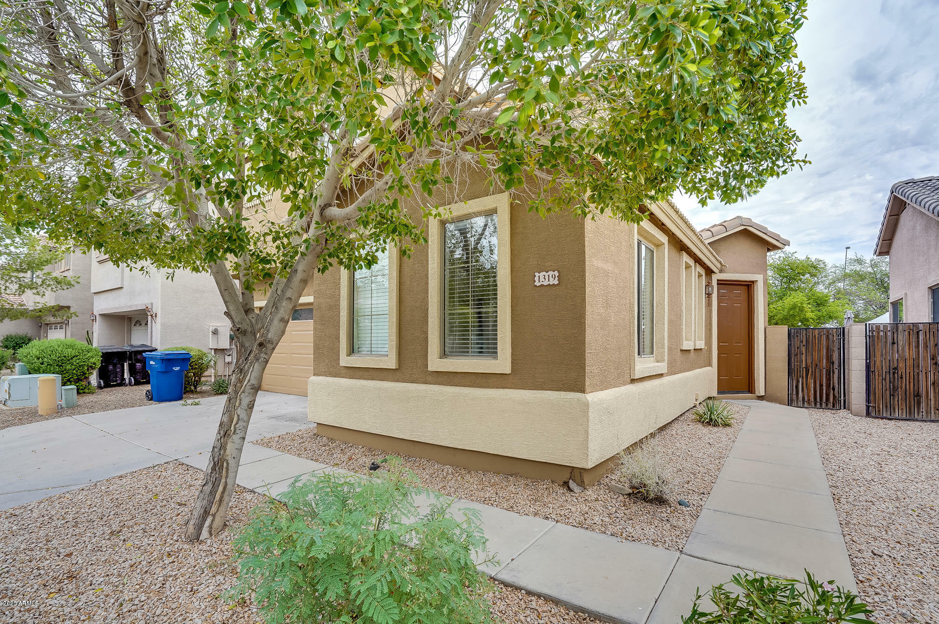 Property Photo:  1319 S Providence Circle  AZ 85209 