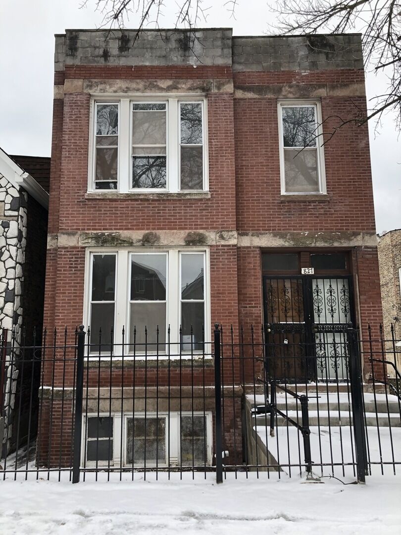 Property Photo: 827 West 33rd Place Grb IL 60608