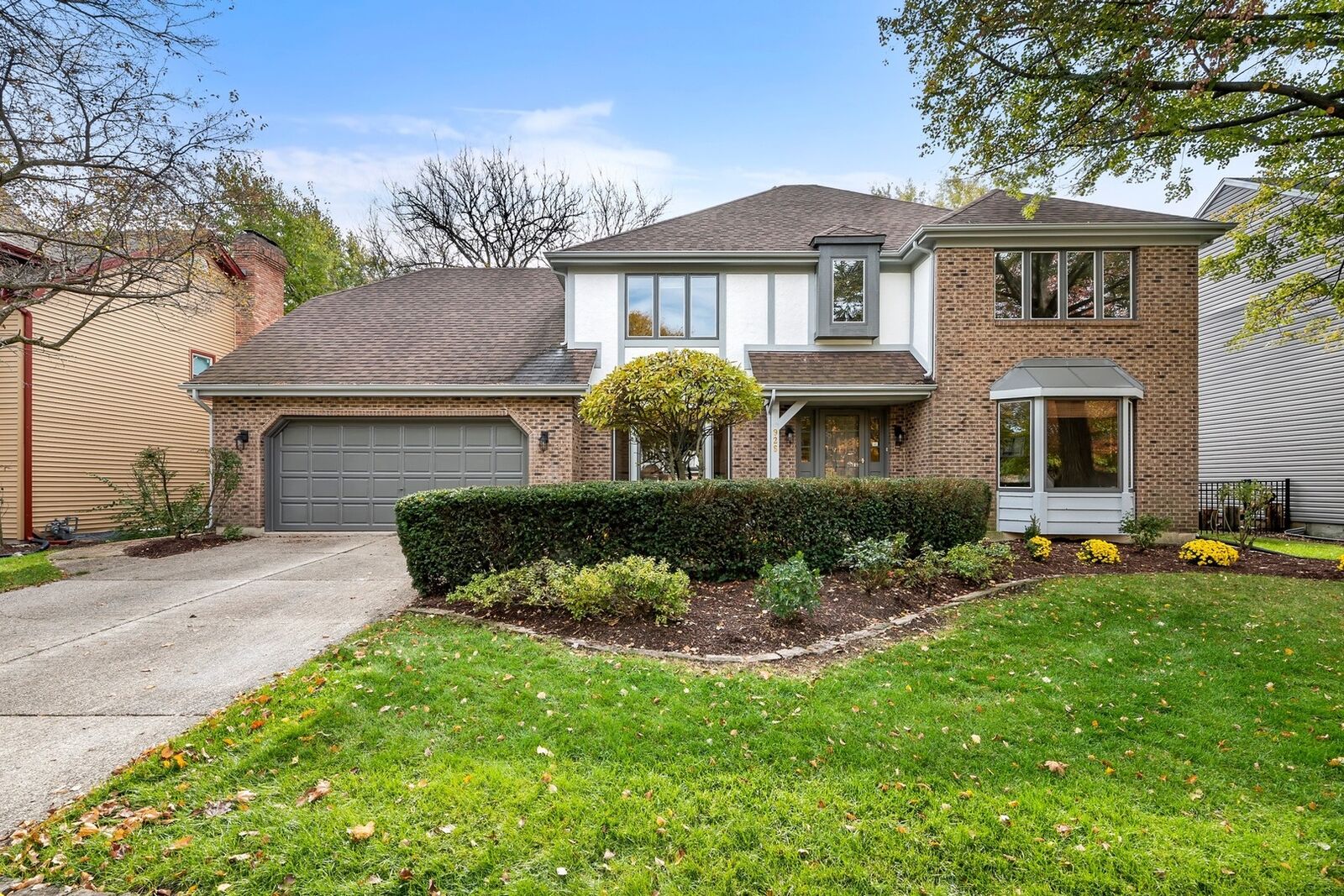 Property Photo:  926 Dakota Circle  IL 60563 