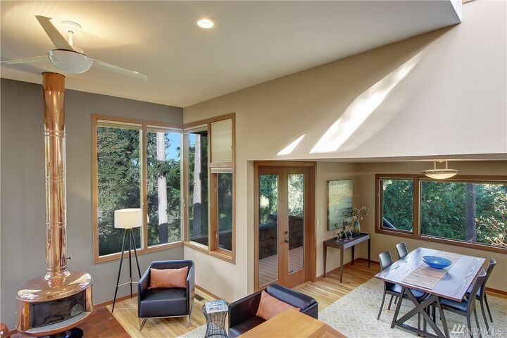 Property Photo: 18400 15th Place NE WA 98155