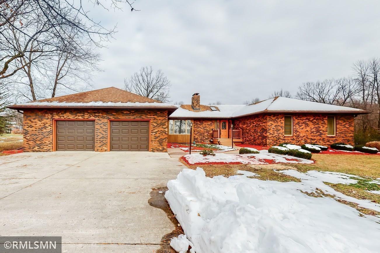 Property Photo: 9425 Edgebrook Drive MN 55057