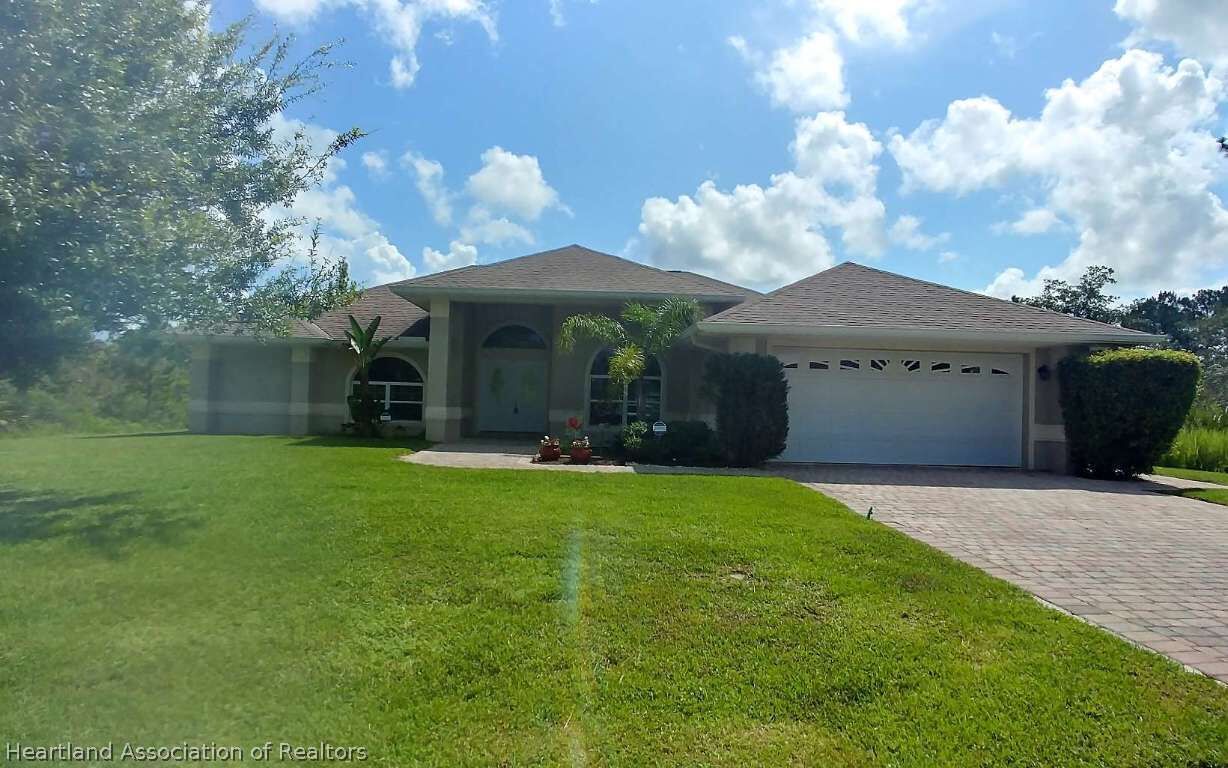 Property Photo: 6932 Mexican Hat Drive FL 33872