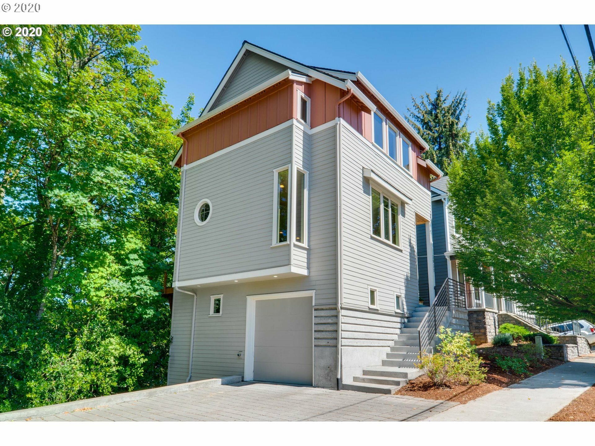 Property Photo: 2921 SE Tacoma St OR 97202