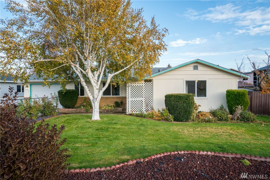 Property Photo: 913 Willis St WA 98801