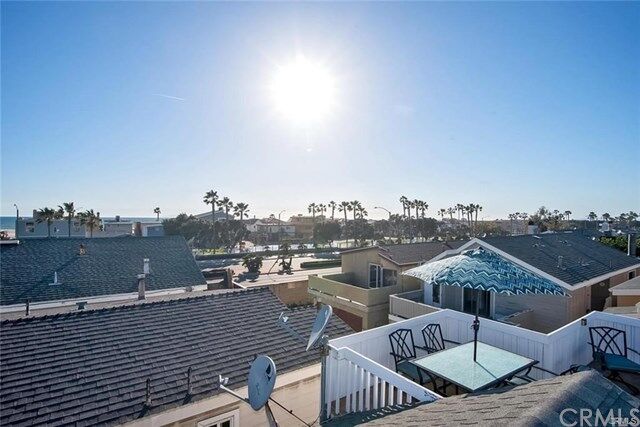 Property Photo: 207 Walnut Street CA 92663