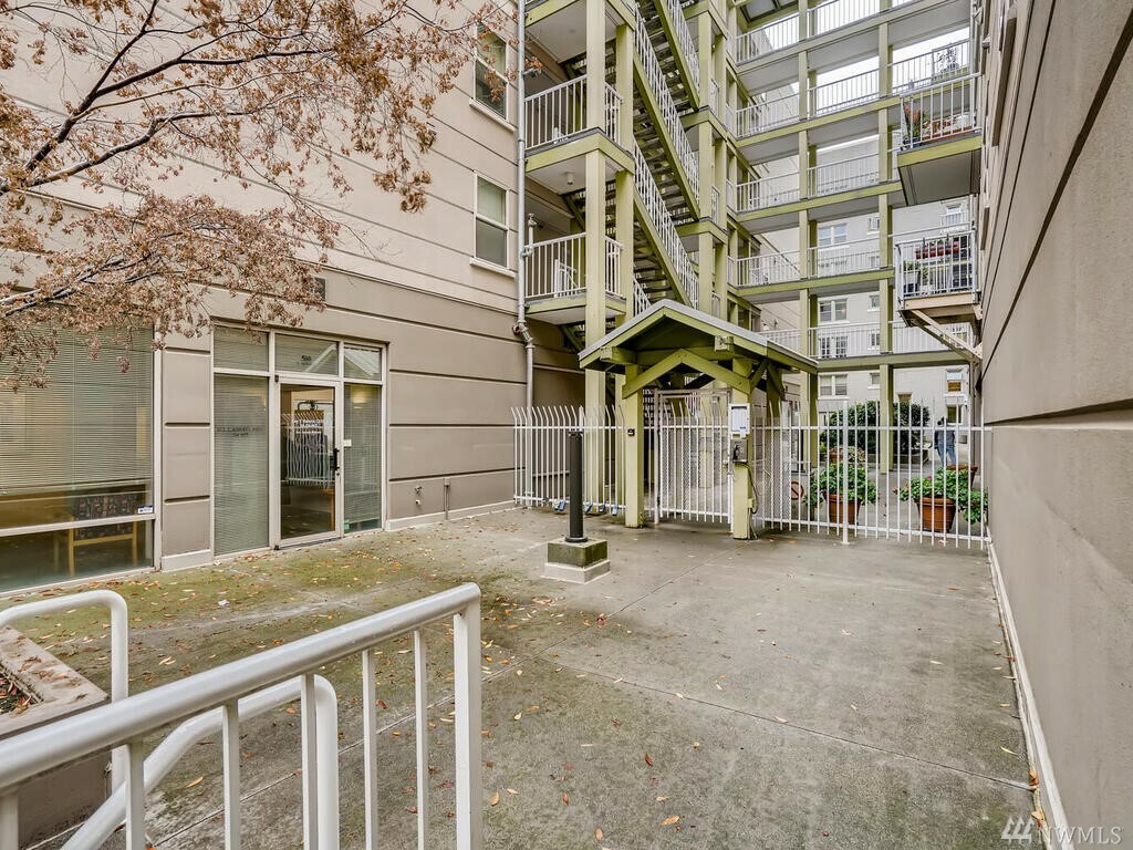 Property Photo:  506 E Howell St E509  WA 98122 