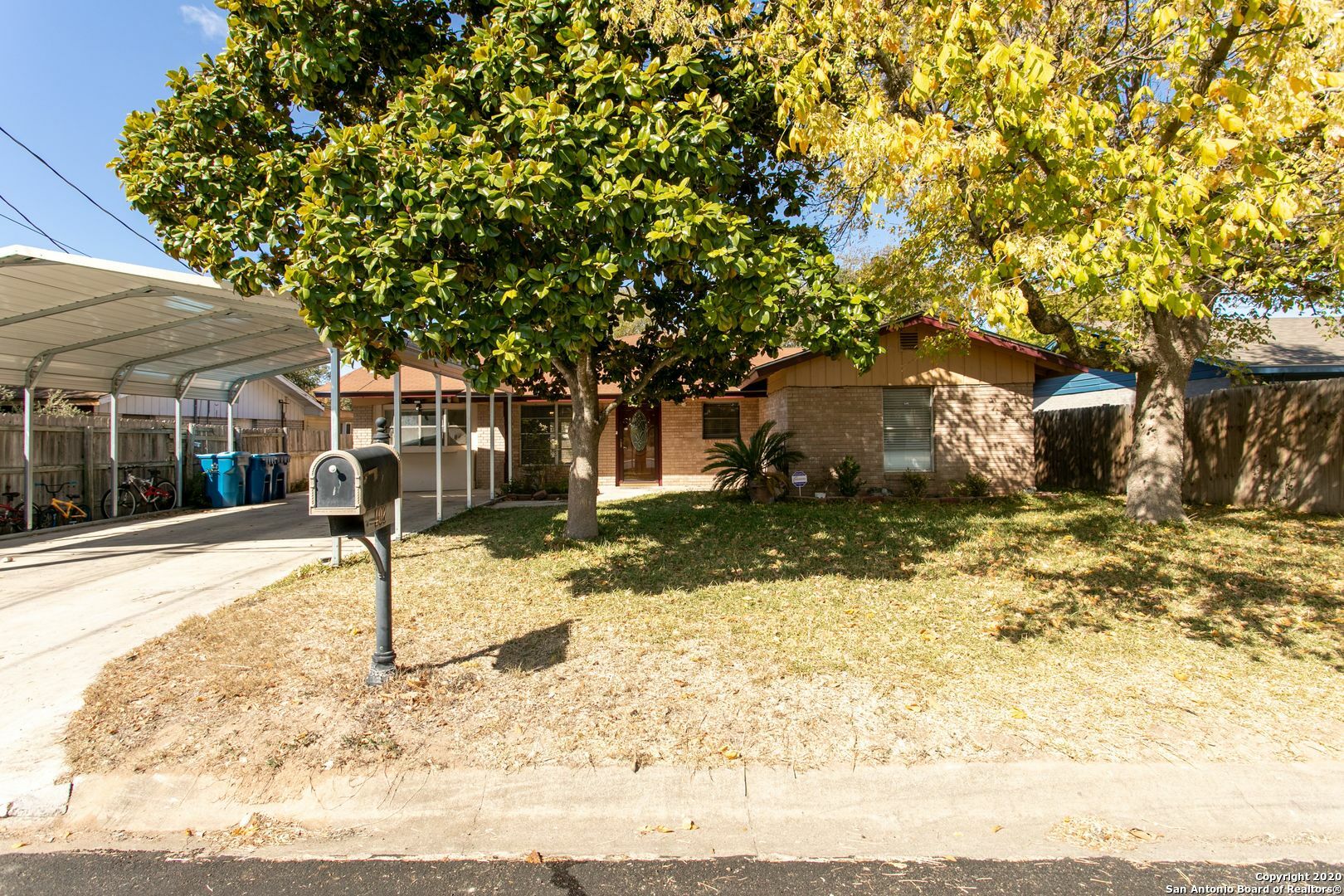 Property Photo:  408 Meadowview Ln  TX 78028 