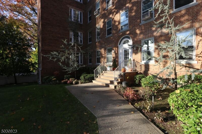 Property Photo: 250 Broad Ave 4E NJ 07605