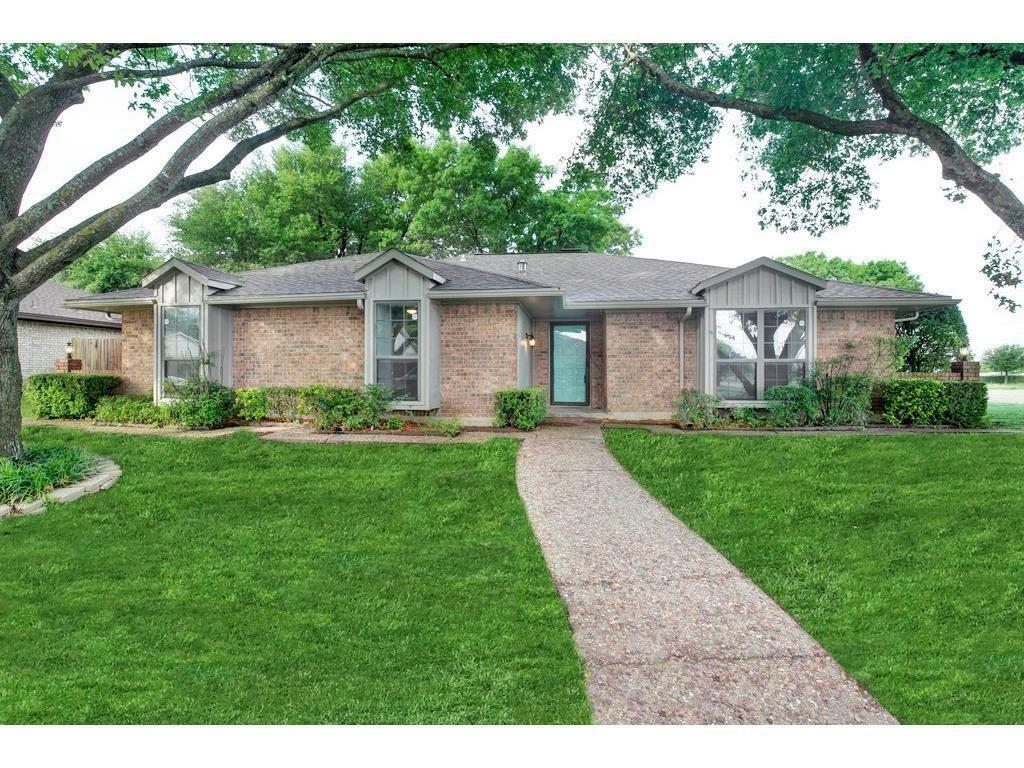 Property Photo:  100 Hacienda Drive  TX 75165 