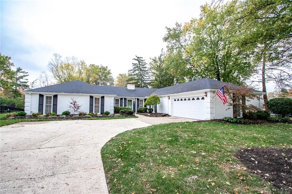Property Photo: 6842 Cranford Drive OH 45459