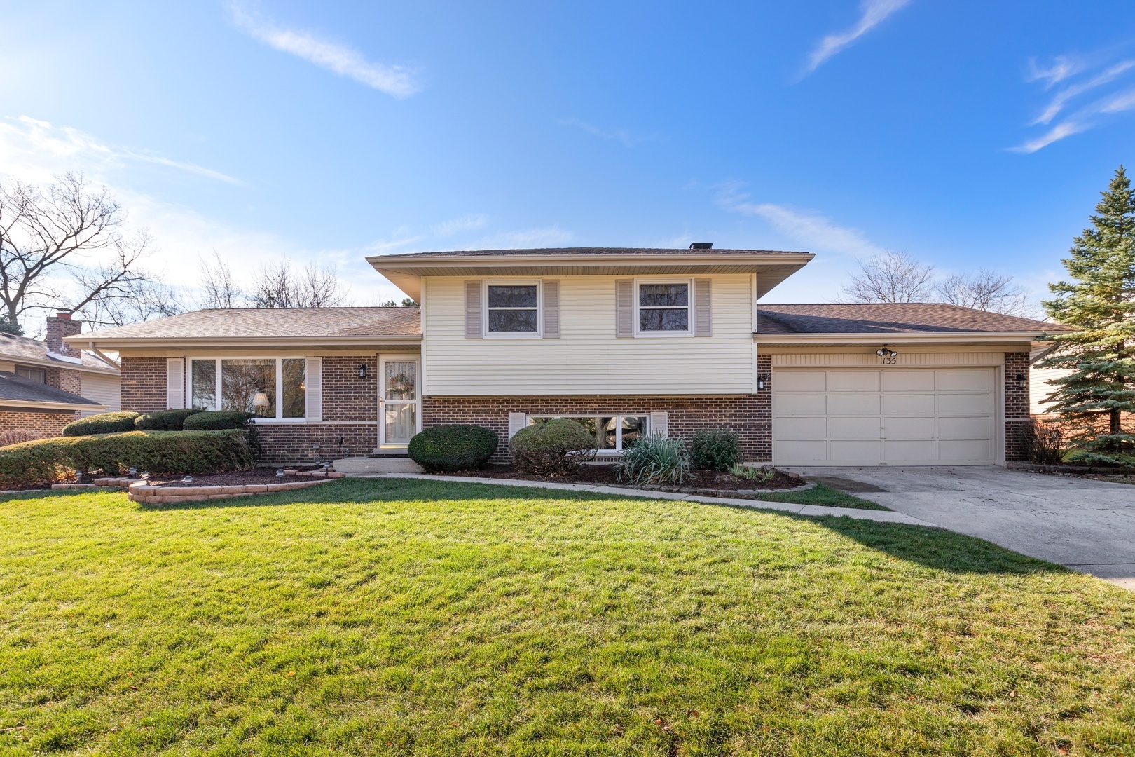 Property Photo: 135 Lewis Court IL 60193