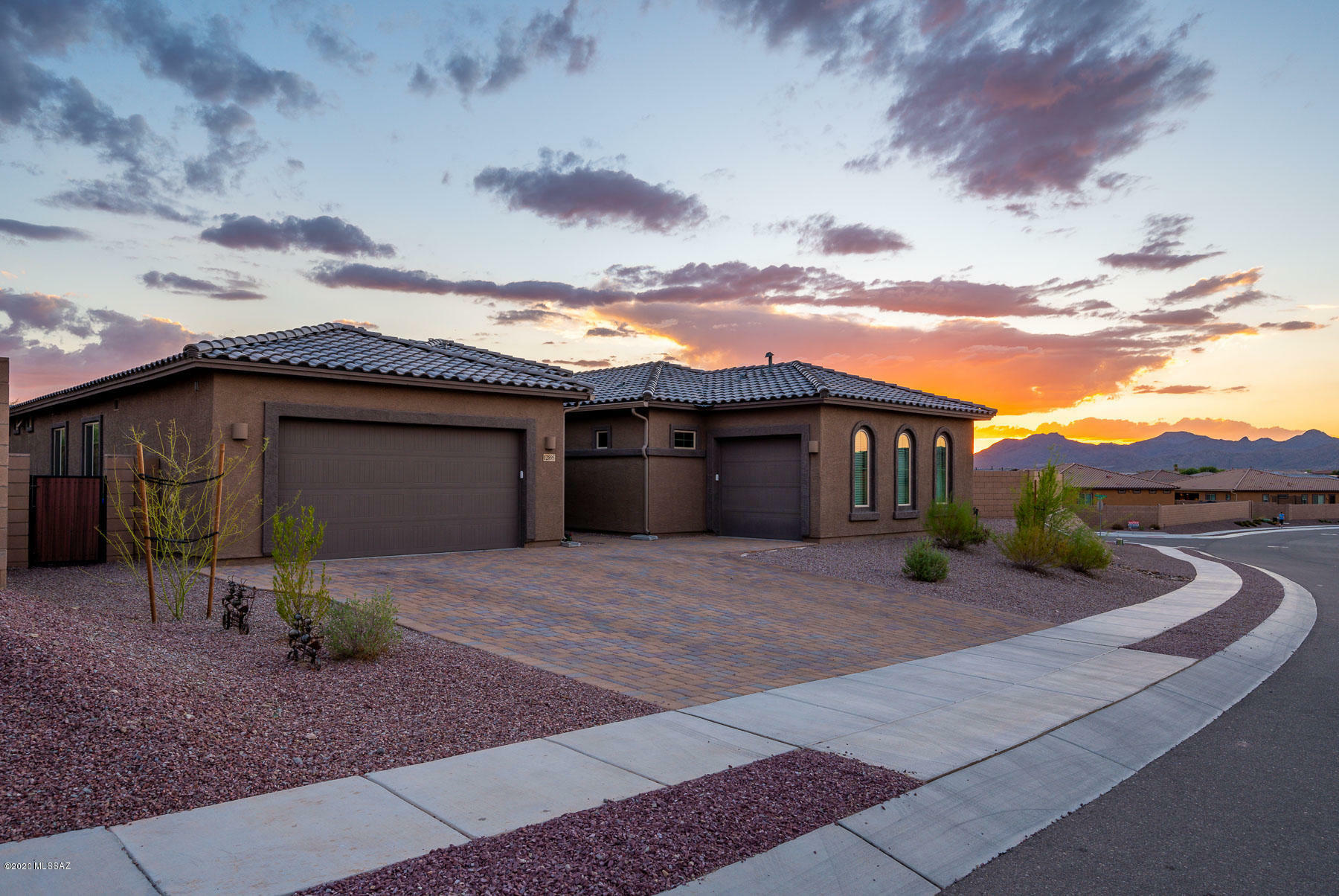 Property Photo:  12895 N Eagles Summit Drive  AZ 85755 