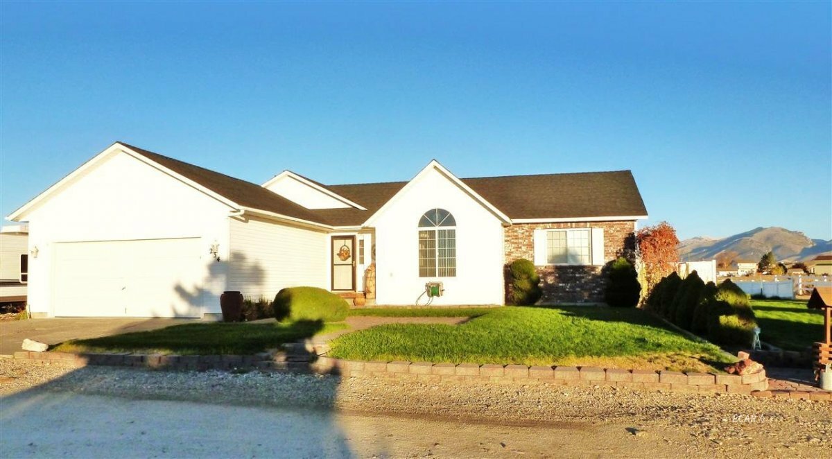 Property Photo: 234 Lawndale Dr NV 89815