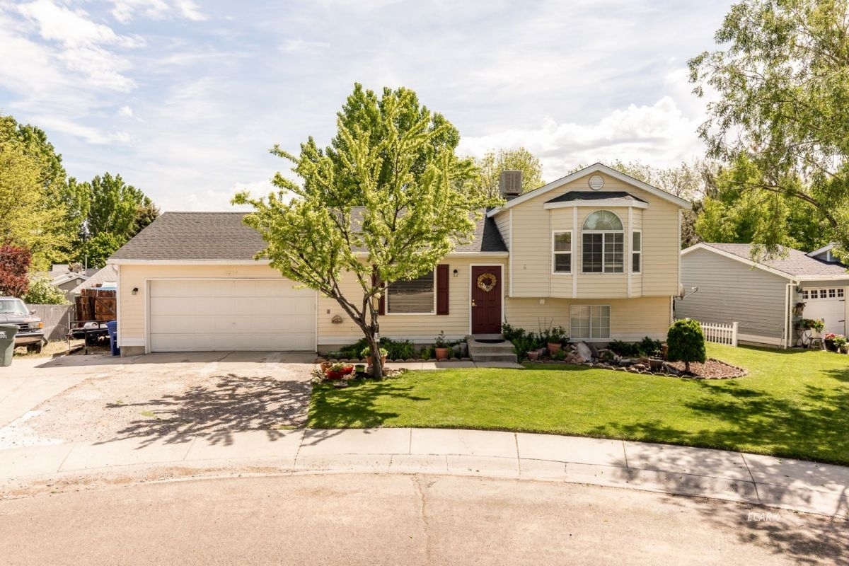 Property Photo: 2254 Clearwater Court NV 89801