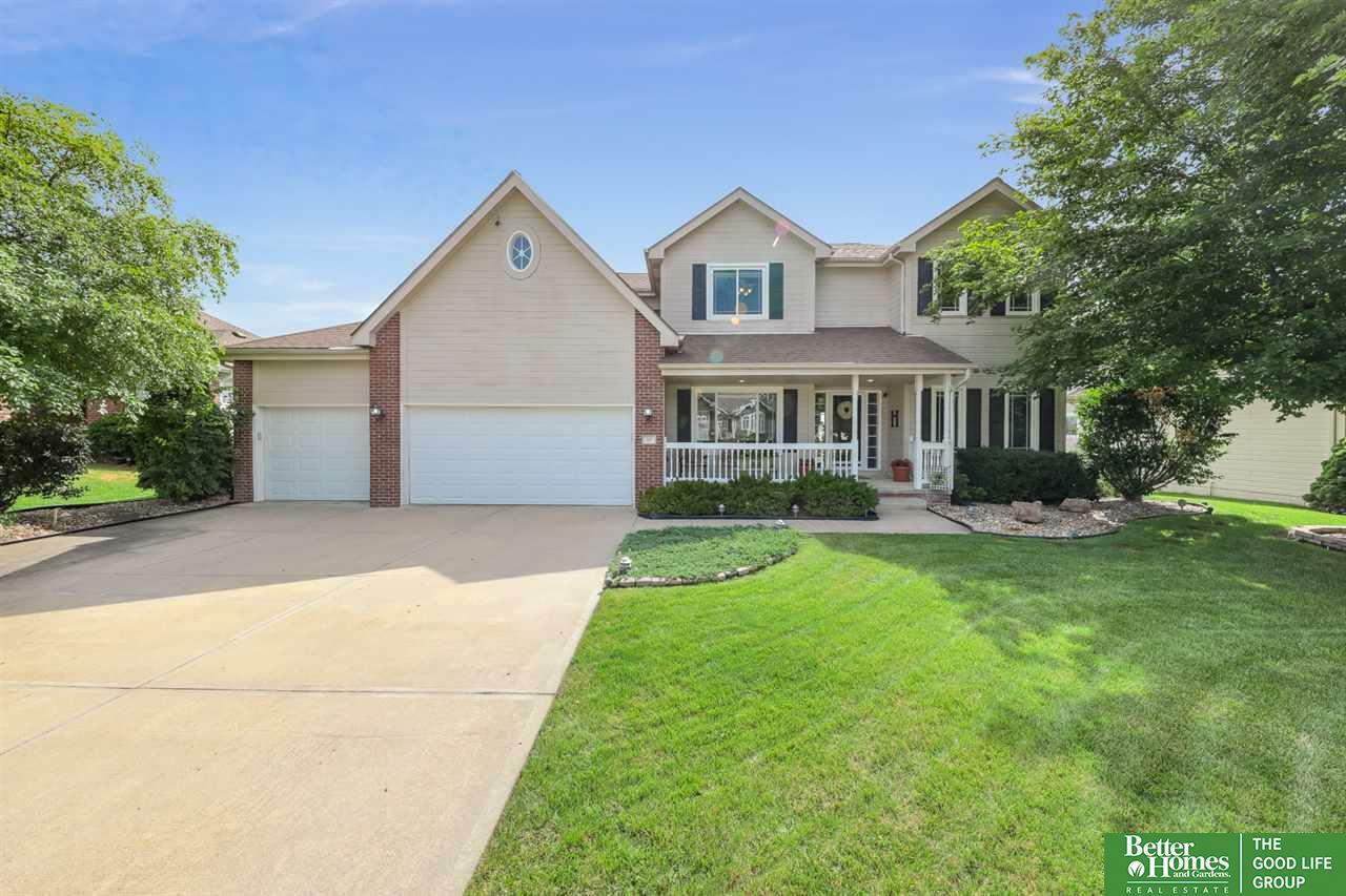 Property Photo:  307 Inglewood  NE 68133 