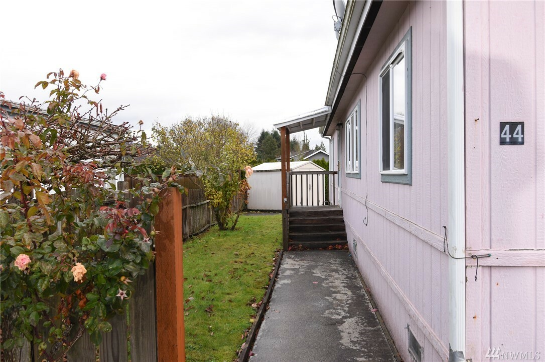 Property Photo:  700 N Reed St 44  WA 98284 