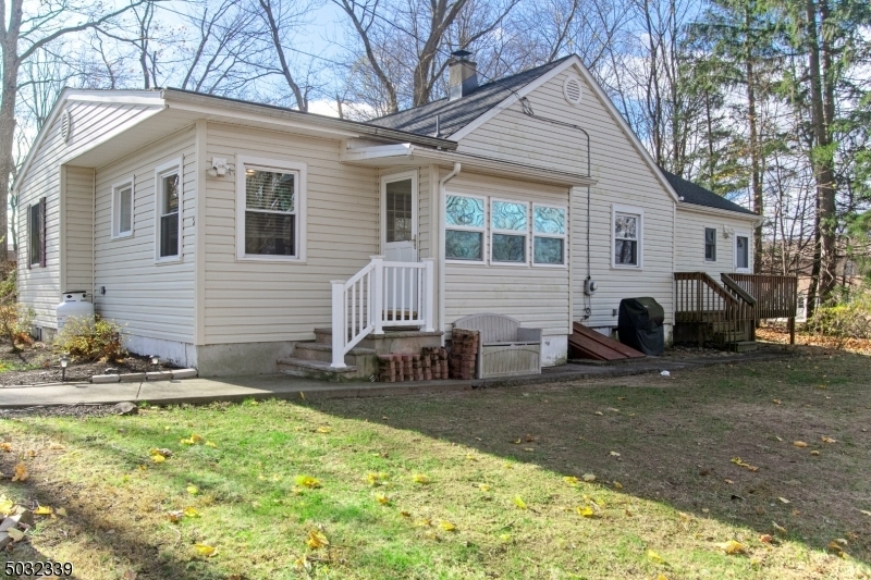 Property Photo:  2 Carteret Ave  NJ 07828 